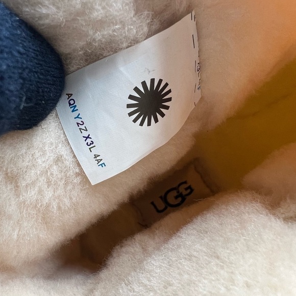 UGG Womens Classic Clear Mini Waterproof Ankle Boots - Picture 15 of 15